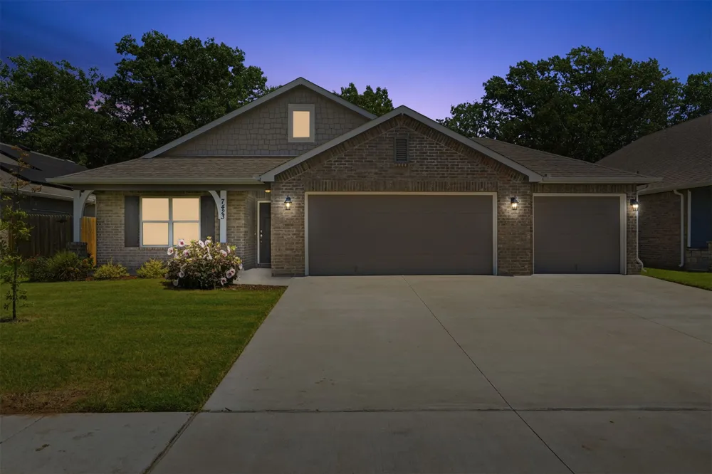 7423 S Walnut Avenue Broken Arrow, OK 74011