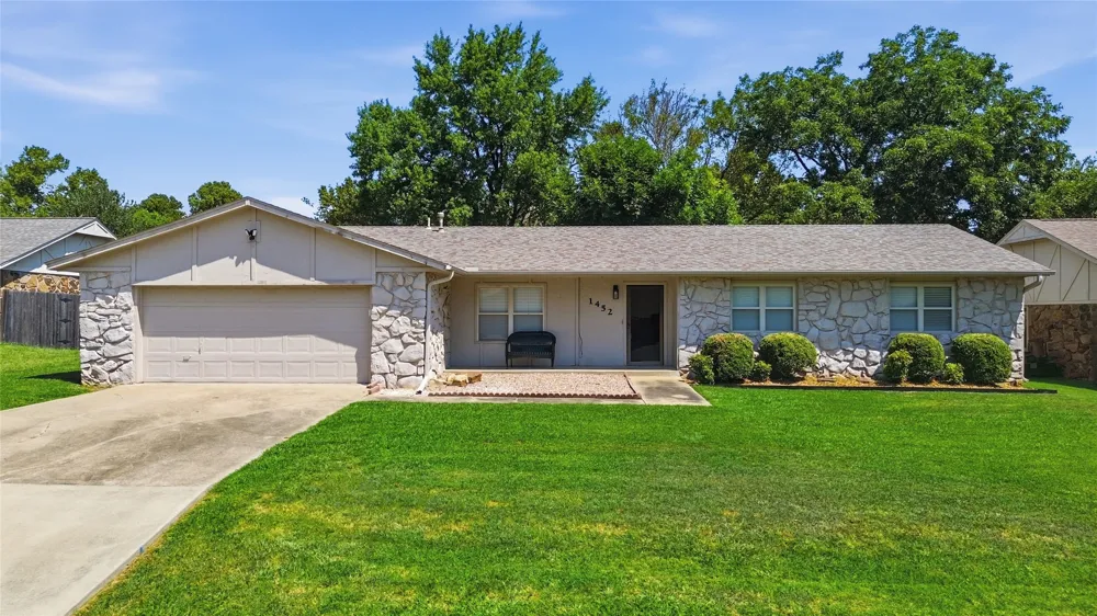 1452 Paradise Lane Claremore, OK 74017
