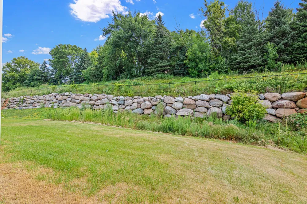 8891 Foust Lane Rockford, MN 55373