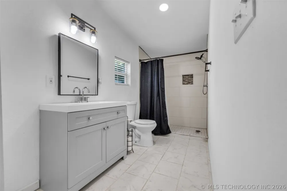 125 W Walnut Street Coweta, OK 74429