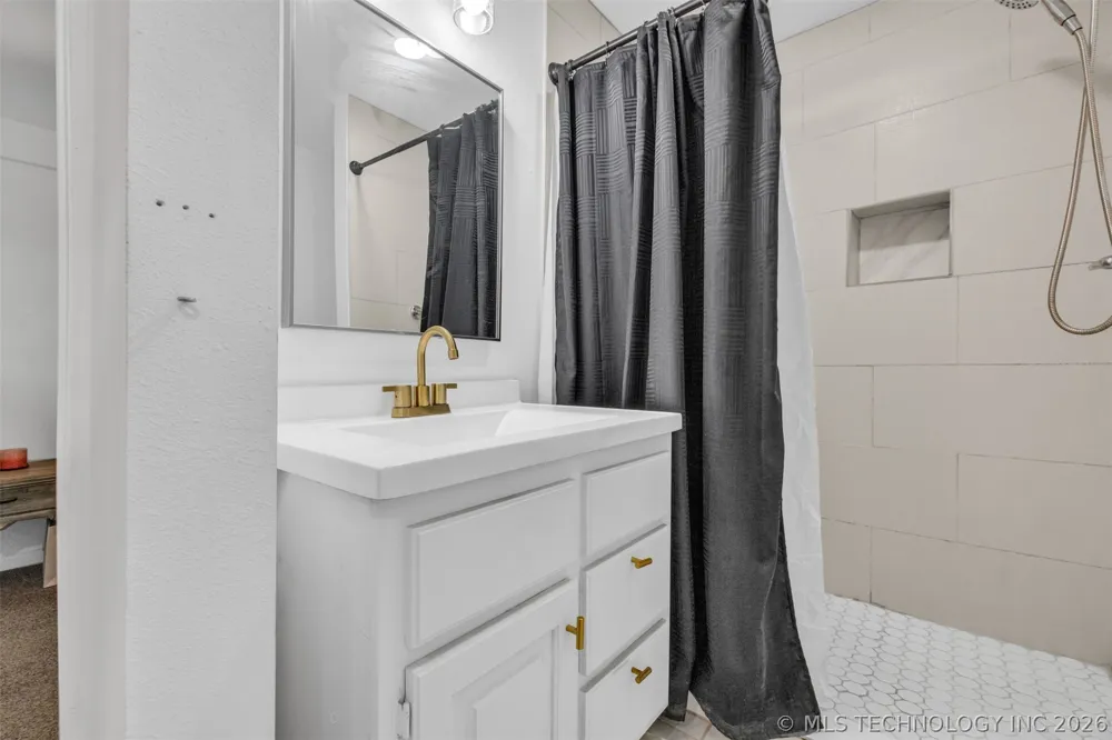 125 W Walnut Street Coweta, OK 74429