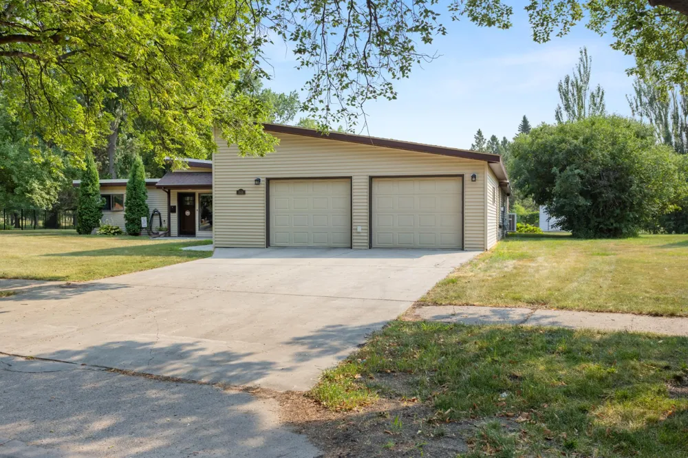 844 2nd Street Wahpeton, ND 58075