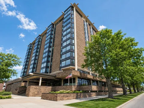 207 5th Avenue SW #202