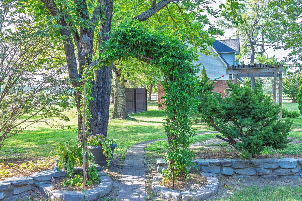 1404 Saddle Brook Drive Fort Gibson, OK 74434