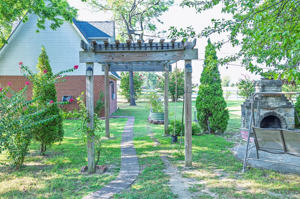 1404 Saddle Brook Drive Fort Gibson, OK 74434