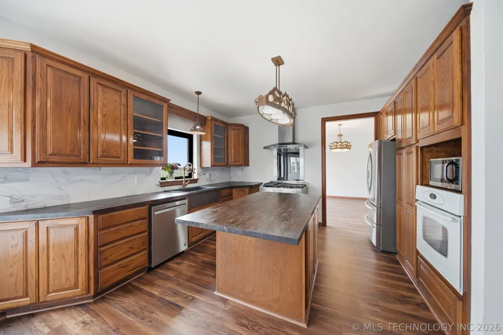 18880 S 270 ROAD Morris, OK 74445
