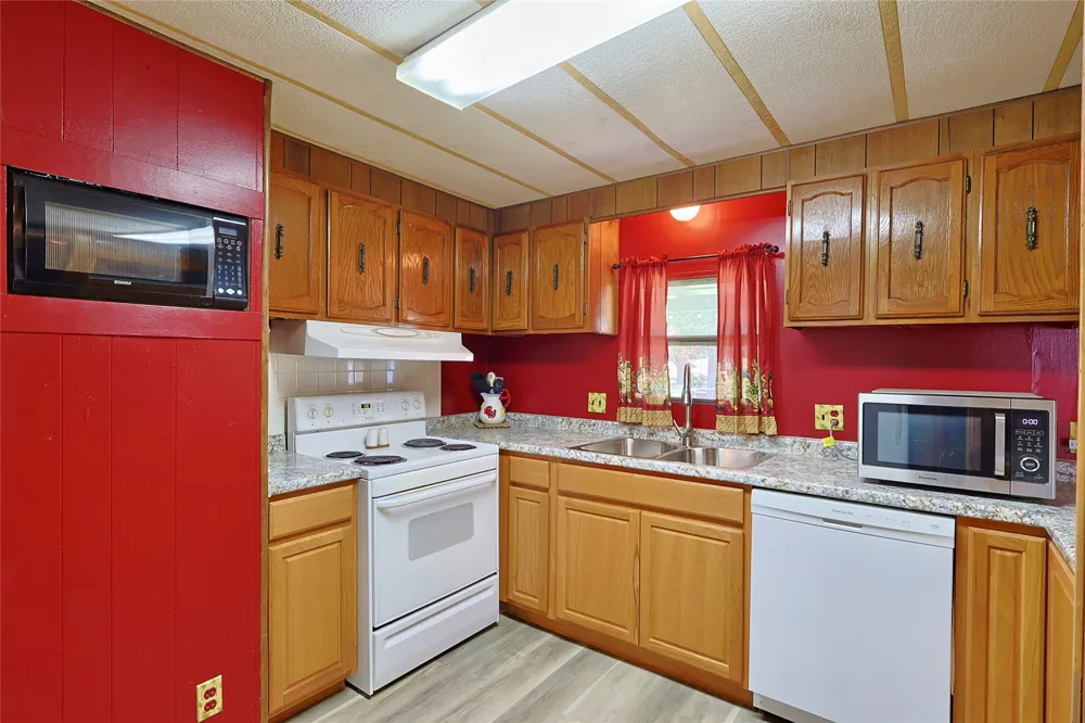 291 Hamilton Road Eufaula, OK 74432