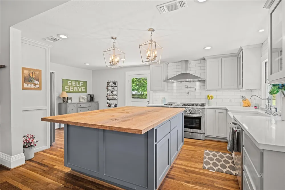 459 Main Street La Grange, TX 78945