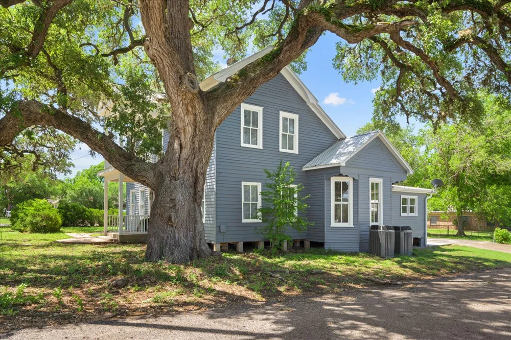 459 Main Street La Grange, TX 78945