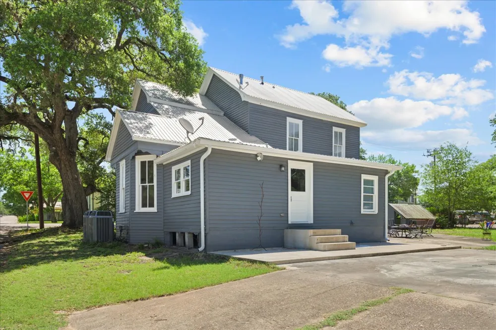 459 Main Street La Grange, TX 78945
