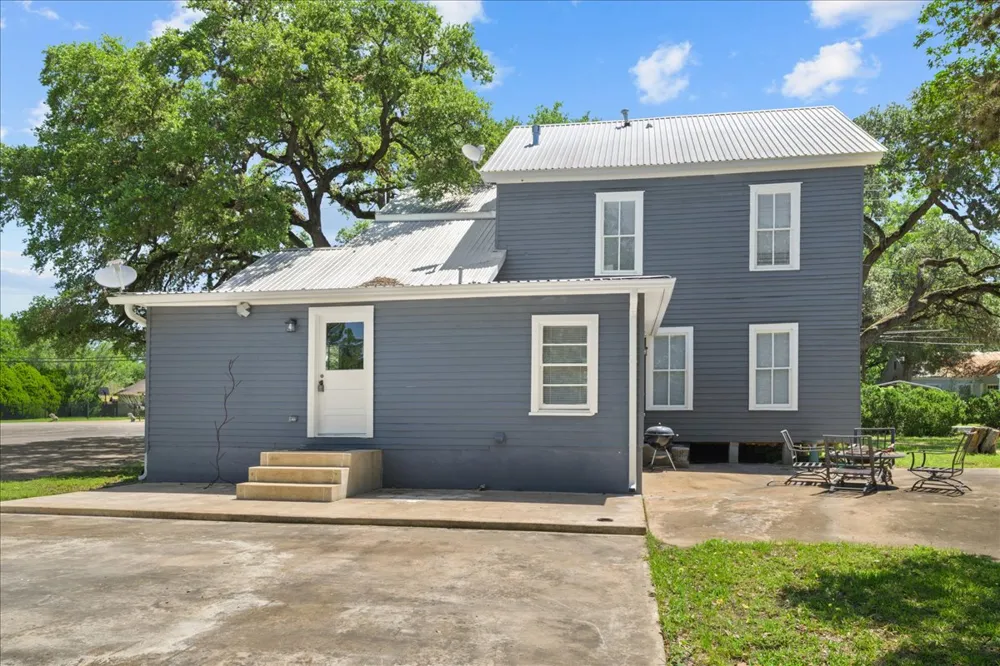 459 Main Street La Grange, TX 78945