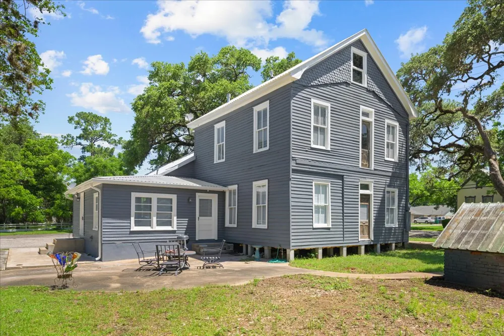 459 Main Street La Grange, TX 78945