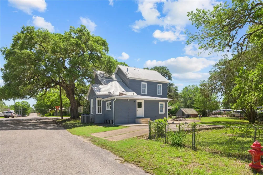 459 Main Street La Grange, TX 78945