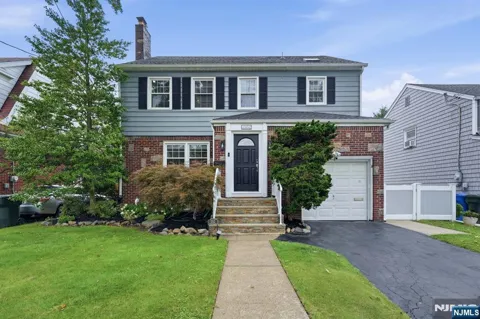 102 Mortimer Avenue