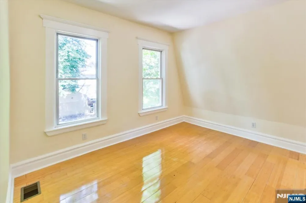 31-33 Voorhees Street Newark, NJ 07108