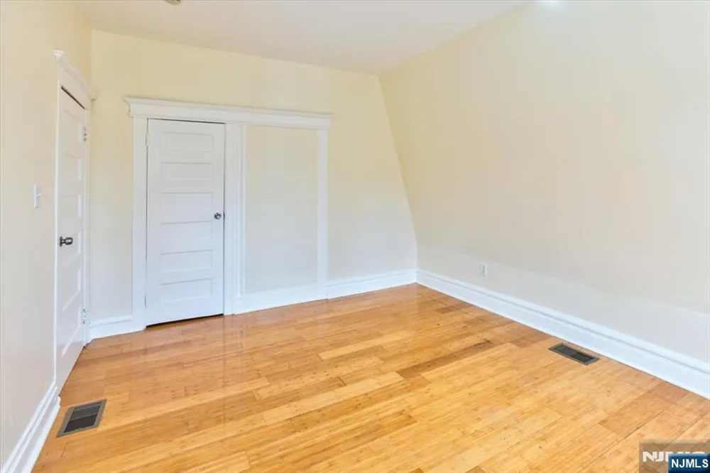31-33 Voorhees Street Newark, NJ 07108