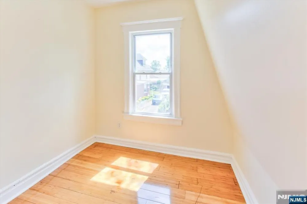 31-33 Voorhees Street Newark, NJ 07108