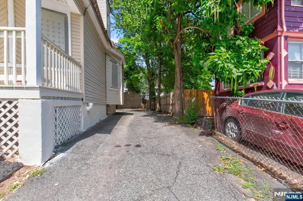 31-33 Voorhees Street Newark, NJ 07108