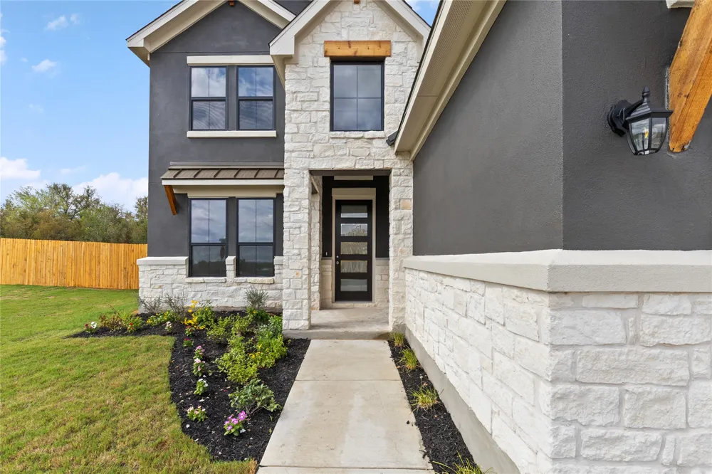 105 Little Tenina Trail Cedar Creek, TX 78612