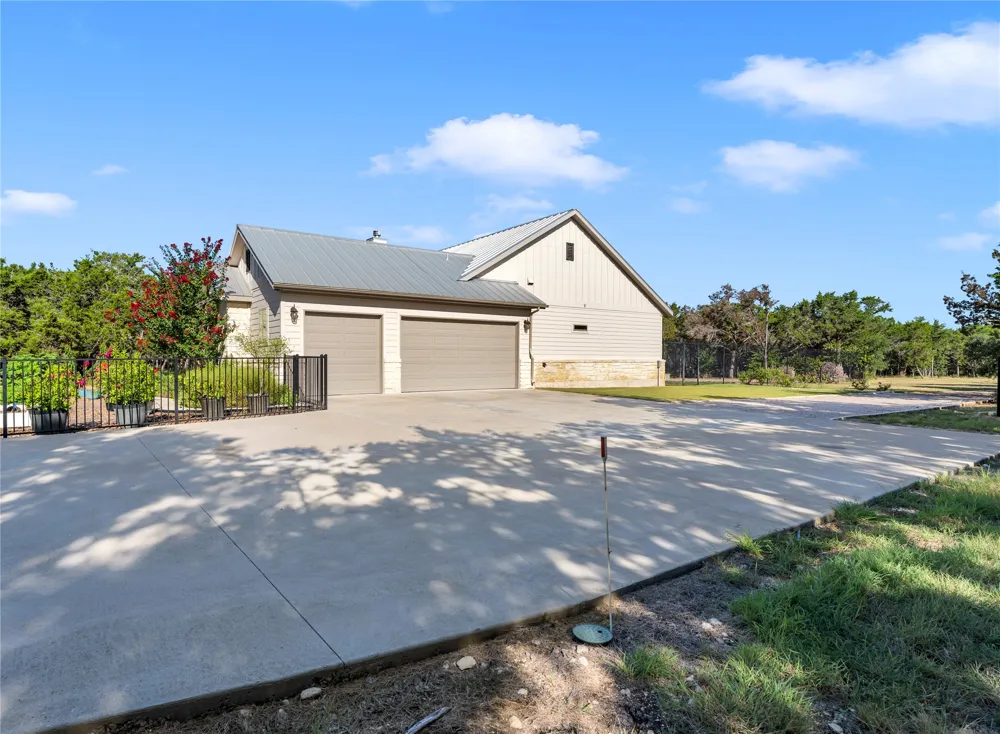 2140 Carpenter Loop Burnet, TX 78611