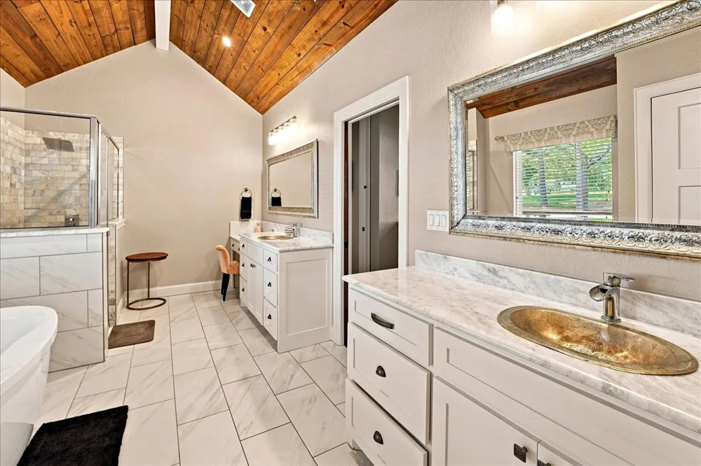 14448 Meadow Glen Road Lindale, TX 75771