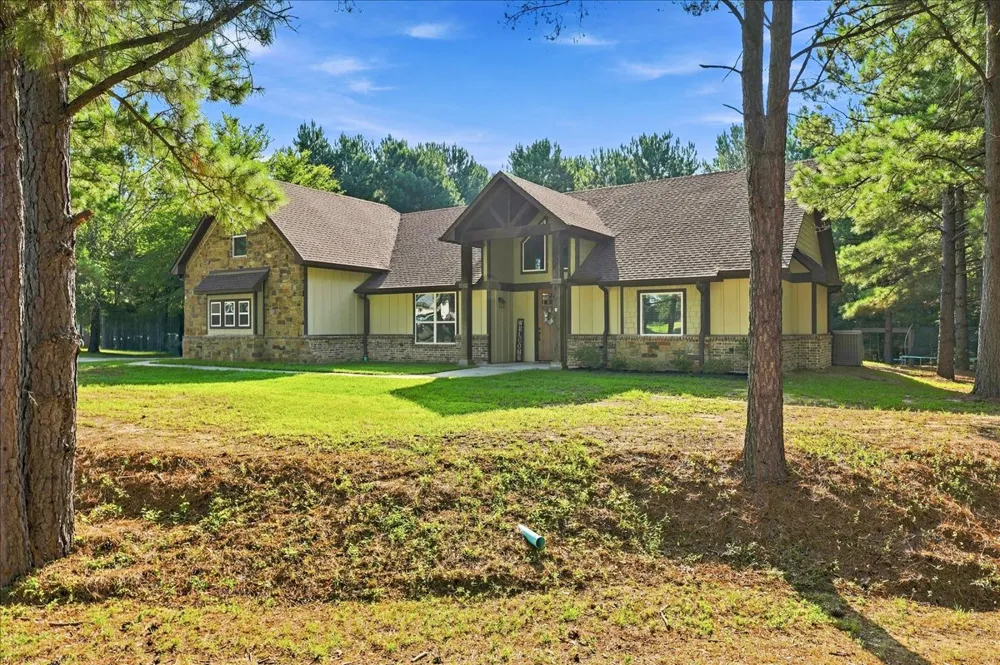 14448 Meadow Glen Road Lindale, TX 75771