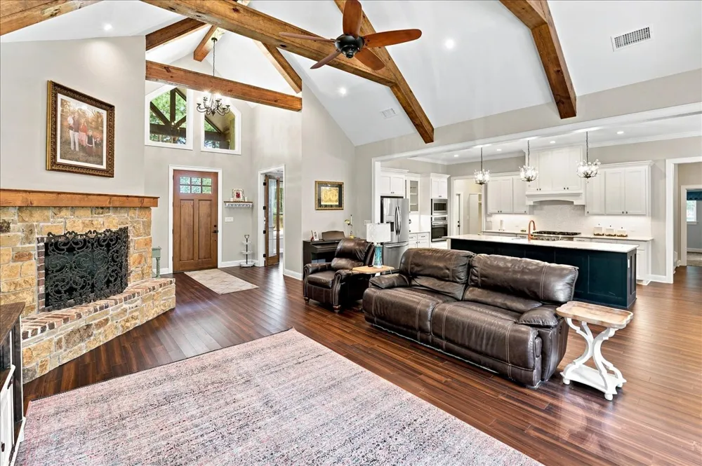 14448 Meadow Glen Road Lindale, TX 75771
