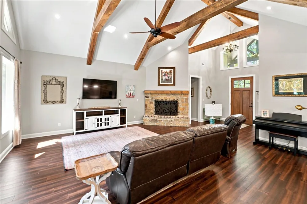 14448 Meadow Glen Road Lindale, TX 75771