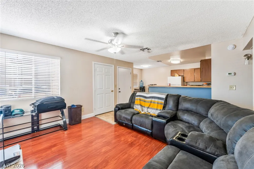 4708 Krissylouise Way Las Vegas, NV 89121