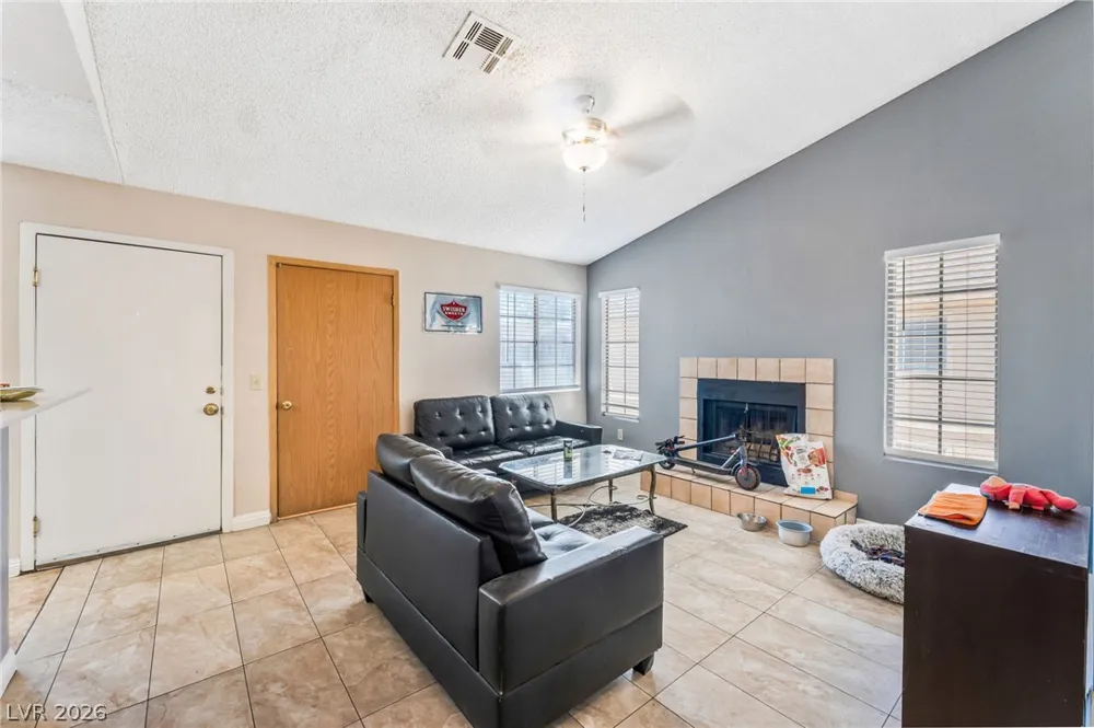 4708 Krissylouise Way Las Vegas, NV 89121