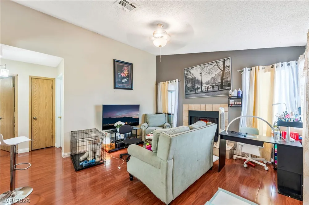 4708 Krissylouise Way Las Vegas, NV 89121