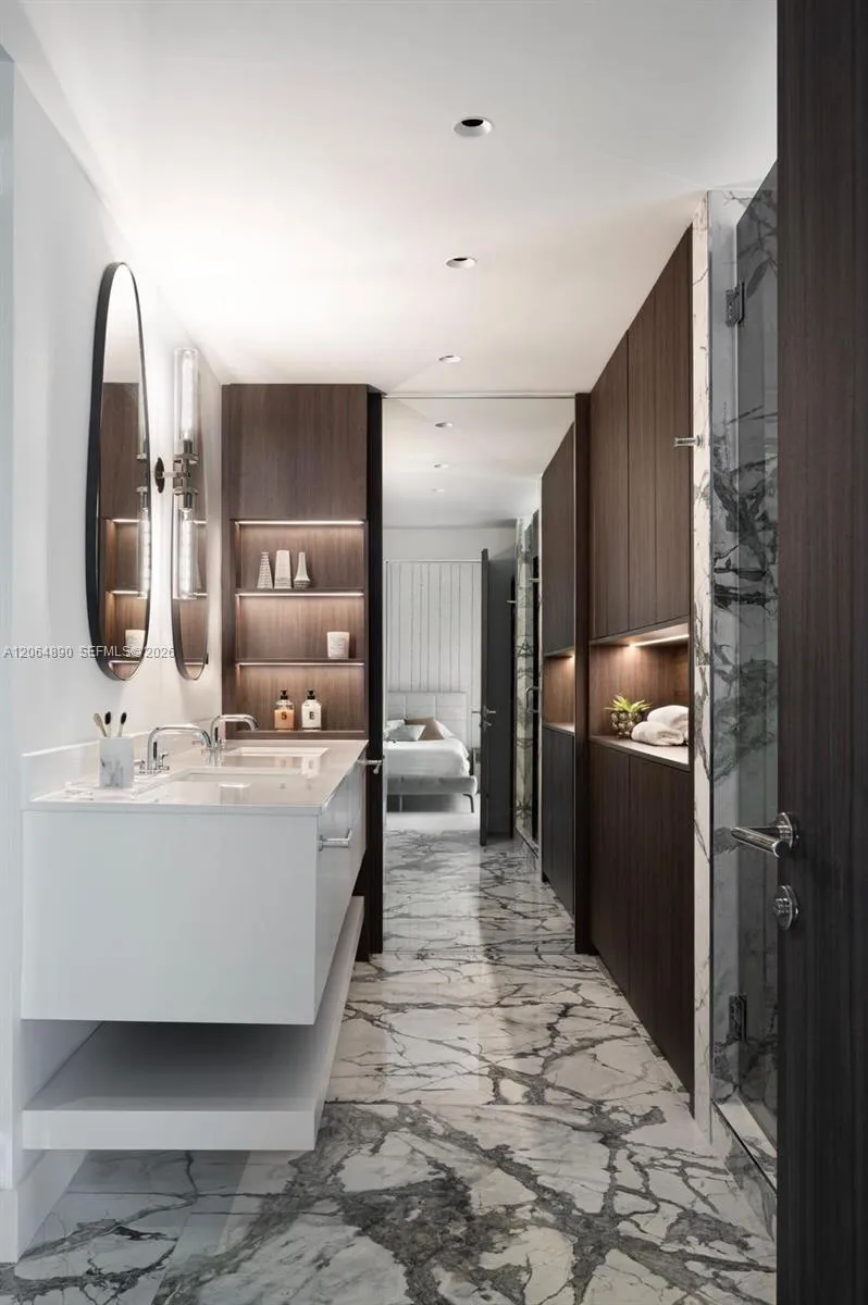 31 SE 5th St #3718 Miami, FL 33131