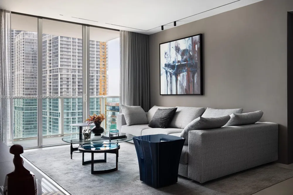 31 SE 5th St #3718 Miami, FL 33131