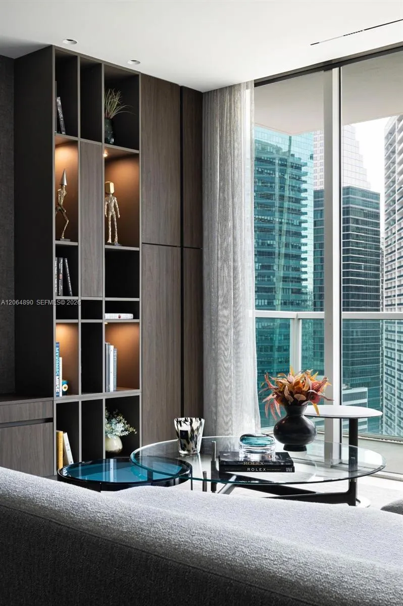 31 SE 5th St #3718 Miami, FL 33131