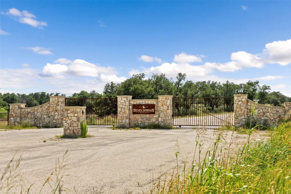 2915 Spring Crossing Junction, TX 76849