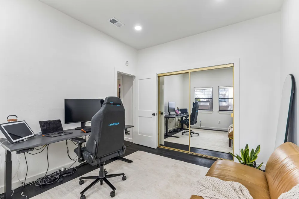 1404 Norwalk Lane #204 Austin, TX 78703