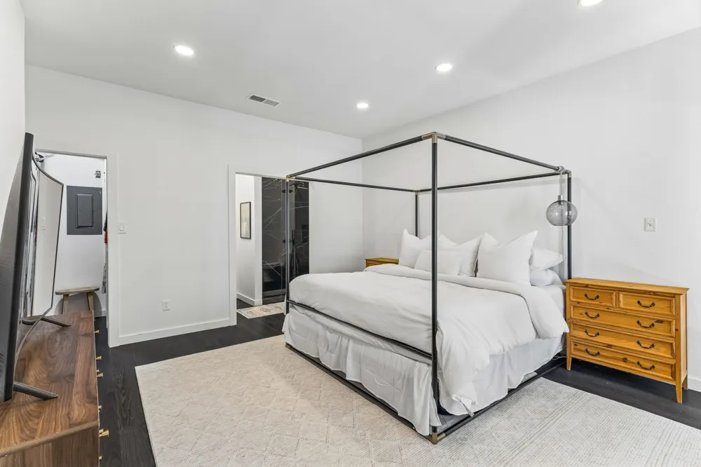 1404 Norwalk Lane #204 Austin, TX 78703