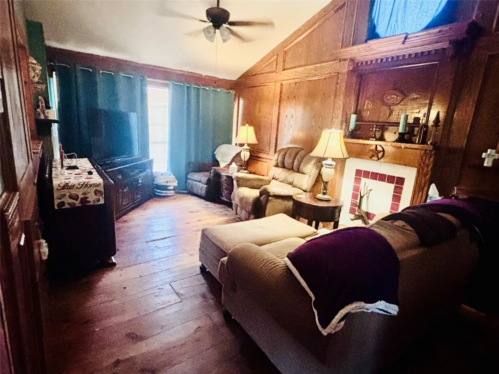 105 Tom Tom Smithville, TX 78957