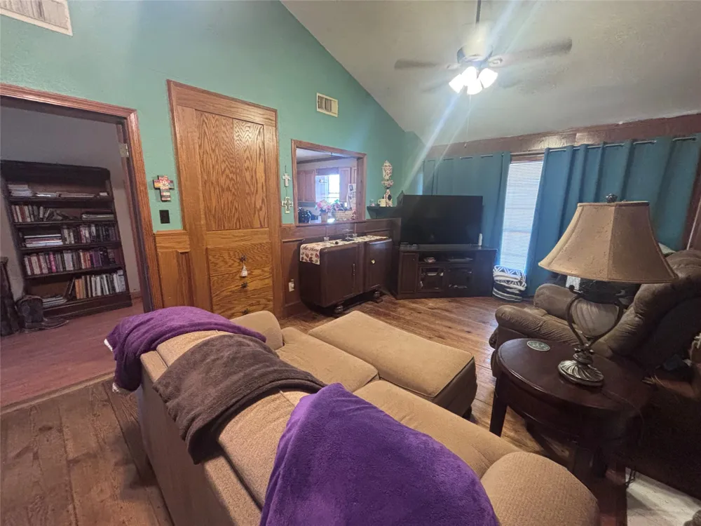 105 Tom Tom Smithville, TX 78957