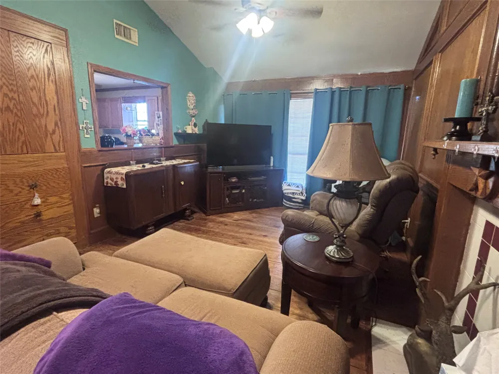 105 Tom Tom Smithville, TX 78957