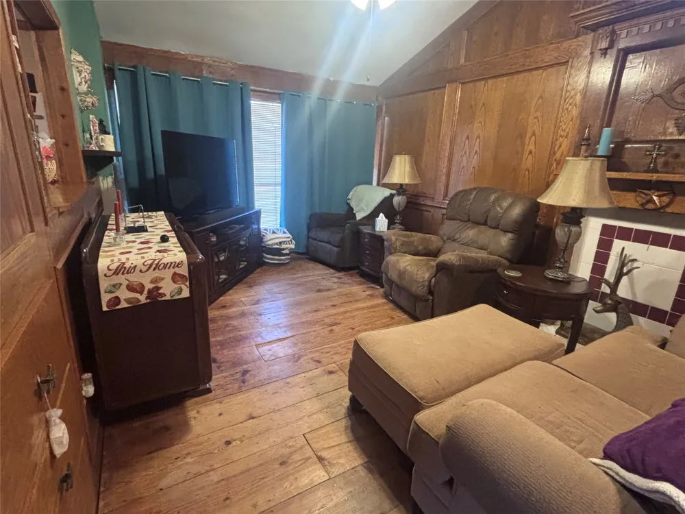105 Tom Tom Smithville, TX 78957