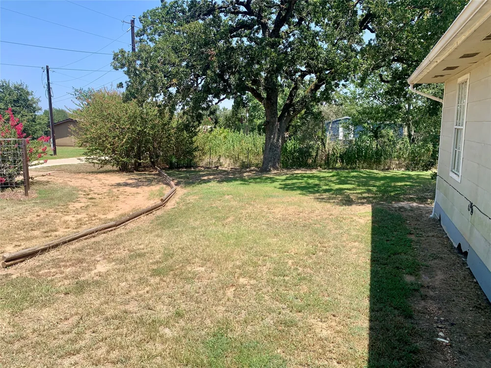 105 Tom Tom Smithville, TX 78957