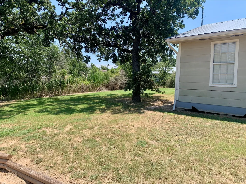 105 Tom Tom Smithville, TX 78957