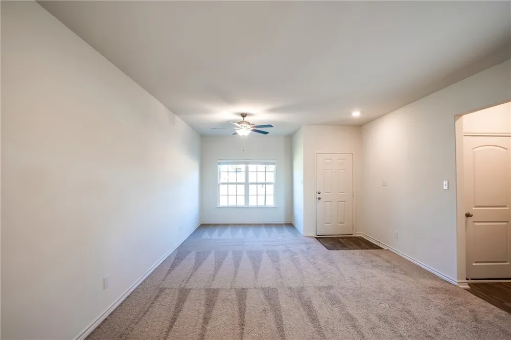 14201 Prairie Sod Lane Elgin, TX 78621