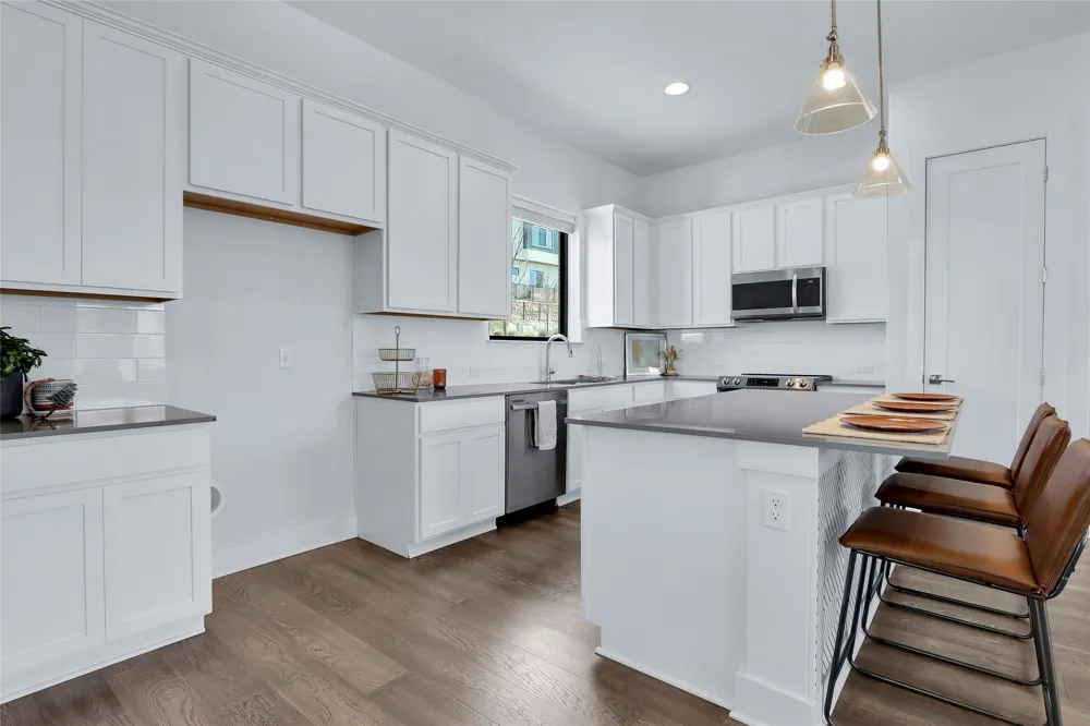 2050 Lohmans Spur Road #501 Lakeway, TX 78734