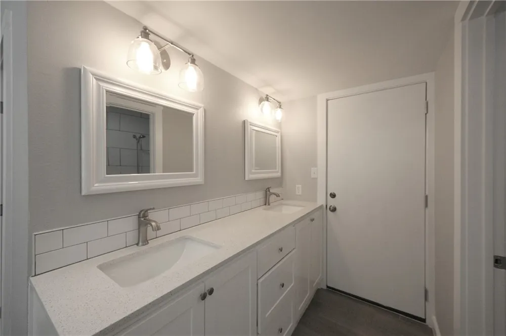 1600 West Avenue #17 Austin, TX 78701