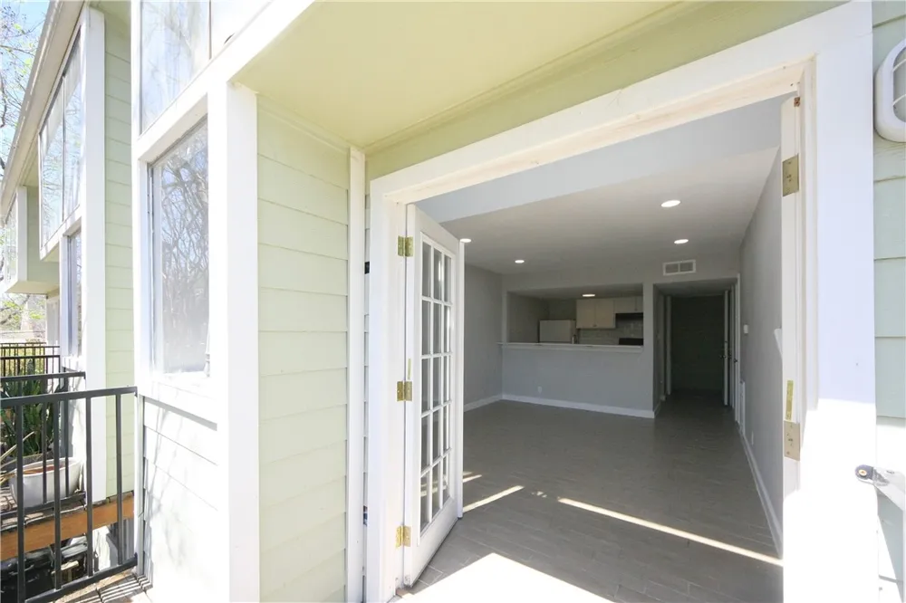 1600 West Avenue #17 Austin, TX 78701