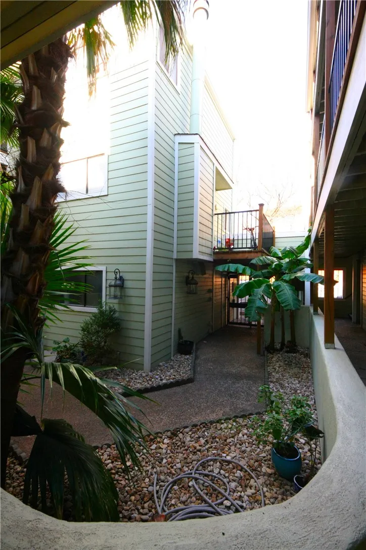 1600 West Avenue #17 Austin, TX 78701