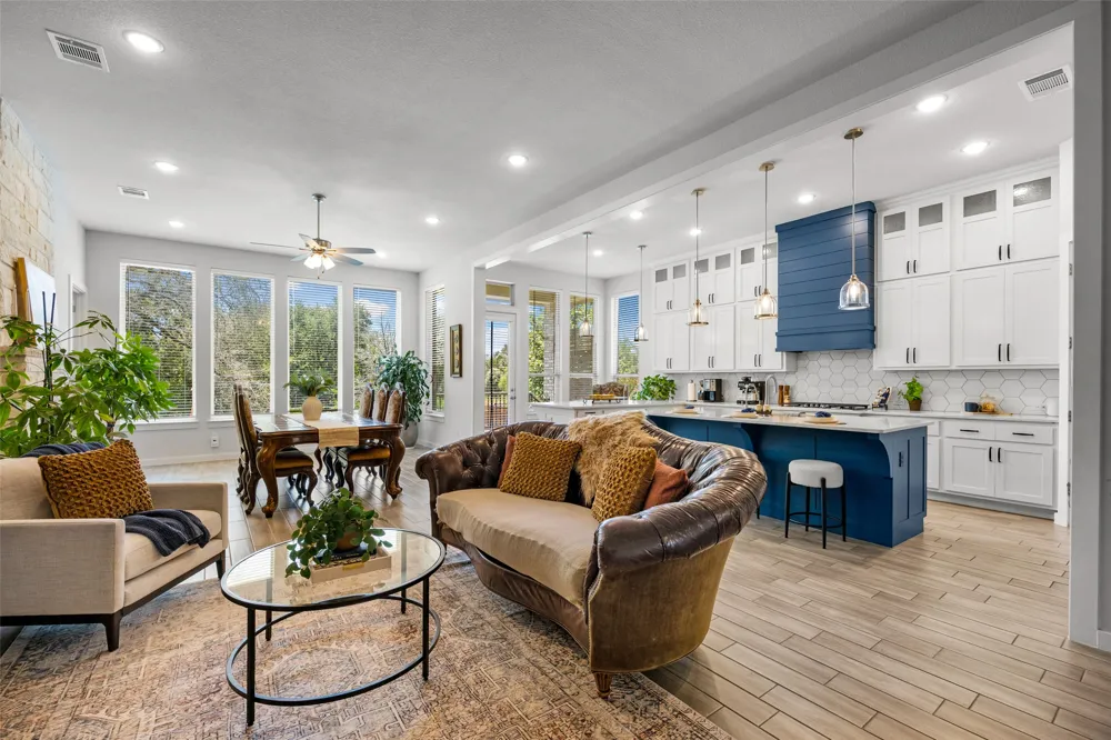 619 Painted Creek Way Kyle, TX 78640