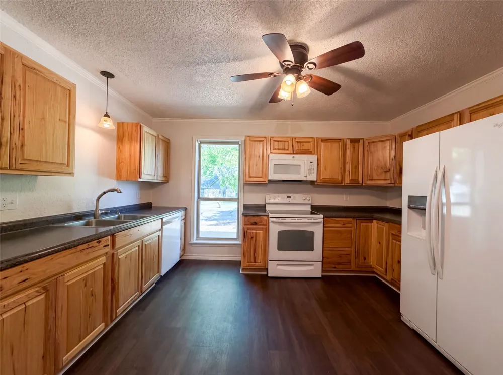 1406 Tad Street Ennis, TX 75119